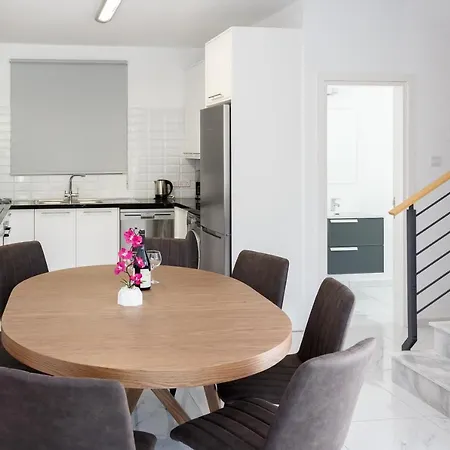 Cosy - By Imh Travel & Tours * 파포스